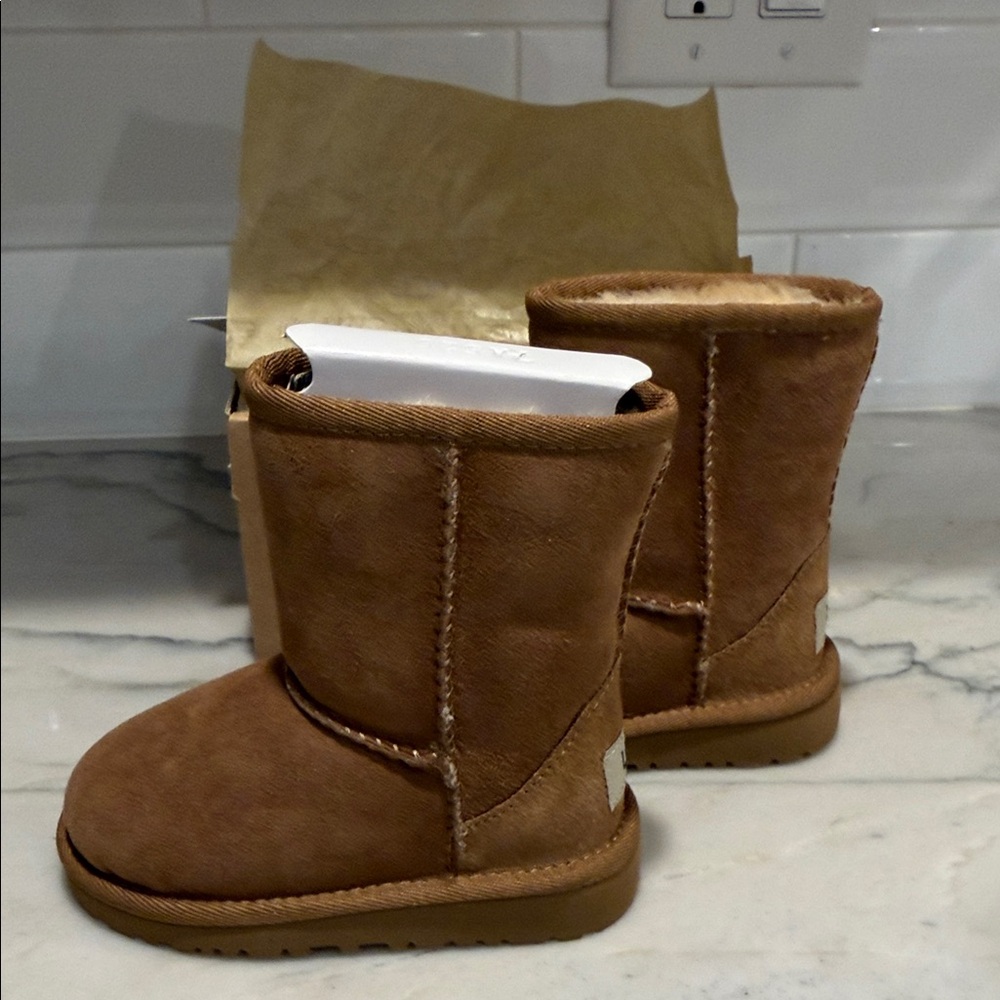 UGG Classic Boot in Chestnut